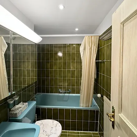 Herrliche 3 Schlafzimmer In Zentral & Exklusiv Διαμέρισμα